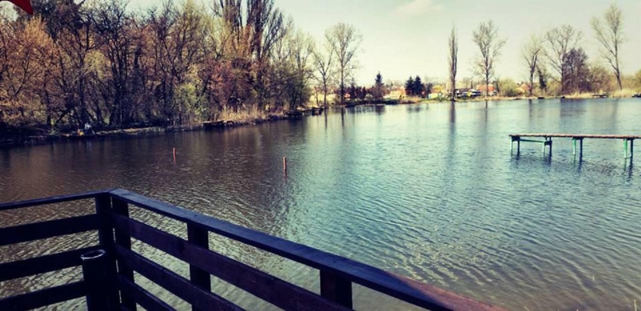 Veresegyház Tavi Panzio Es Etterem Bed & Breakfast エクステリア 写真
