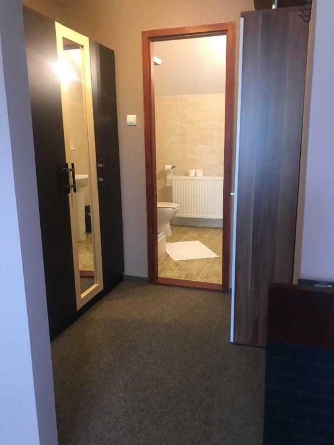 Veresegyház Tavi Panzio Es Etterem Bed & Breakfast エクステリア 写真