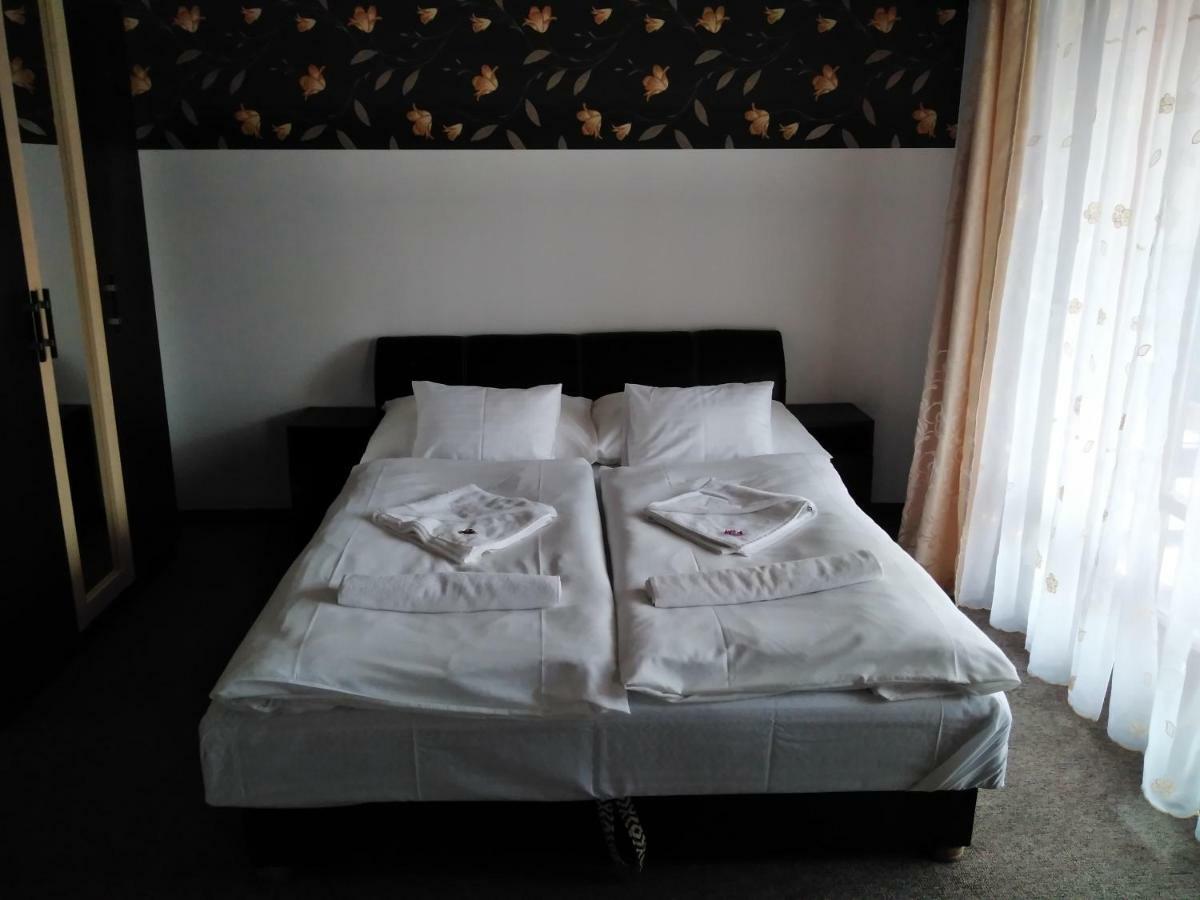Veresegyház Tavi Panzio Es Etterem Bed & Breakfast エクステリア 写真