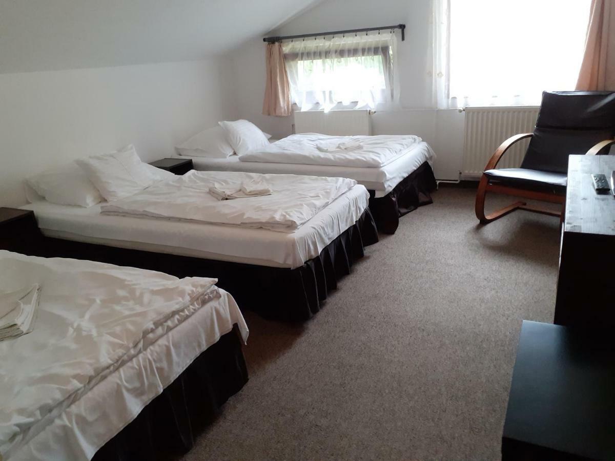Veresegyház Tavi Panzio Es Etterem Bed & Breakfast エクステリア 写真