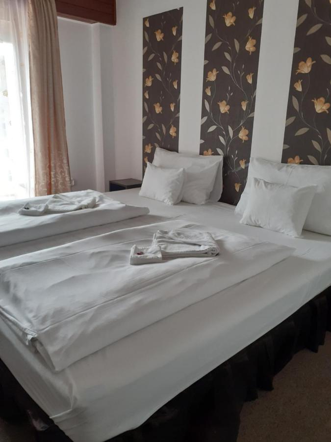 Veresegyház Tavi Panzio Es Etterem Bed & Breakfast エクステリア 写真
