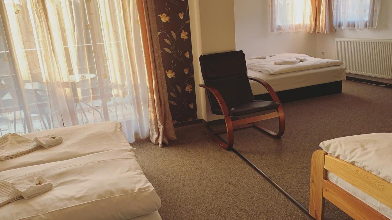 Veresegyház Tavi Panzio Es Etterem Bed & Breakfast エクステリア 写真